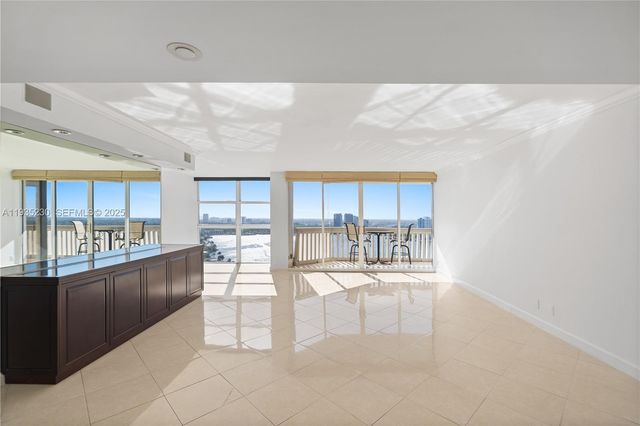 1000 W Island Blvd 3002, Aventura, FL 33160