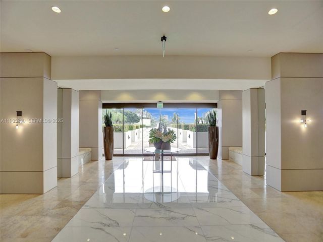 1000 W Island Blvd 3002, Aventura, FL 33160