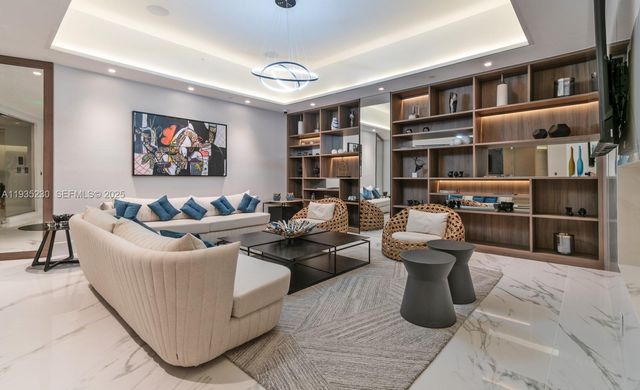 1000 W Island Blvd 3002, Aventura, FL 33160