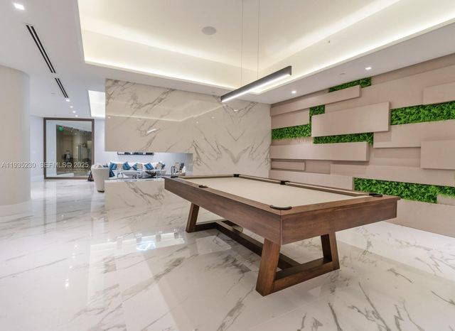 1000 W Island Blvd 3002, Aventura, FL 33160