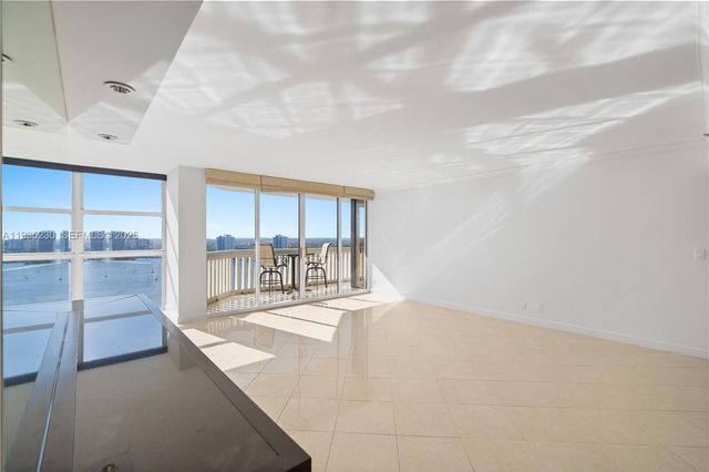 1000 W Island Blvd 3002, Aventura, FL 33160