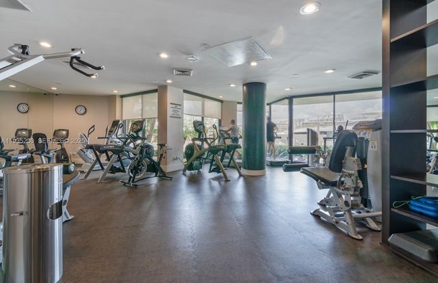 1000 W Island Blvd 3002, Aventura, FL 33160