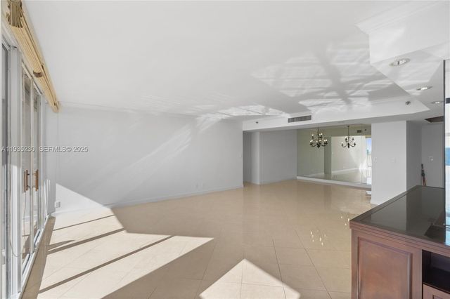 1000 W Island Blvd 3002, Aventura, FL 33160