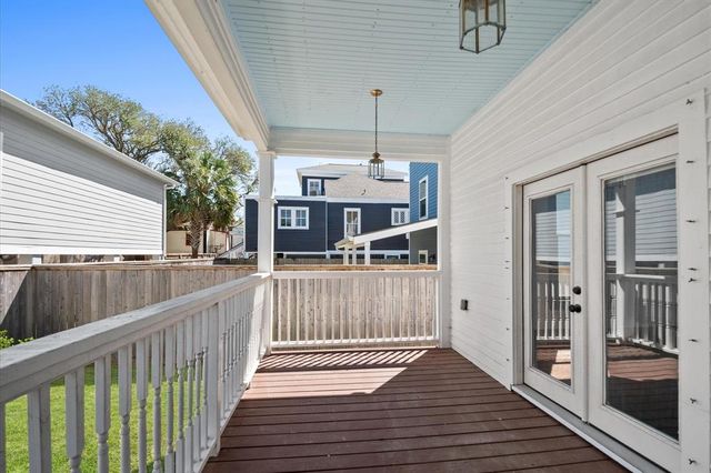 902 9th Street, Galveston, TX 77550