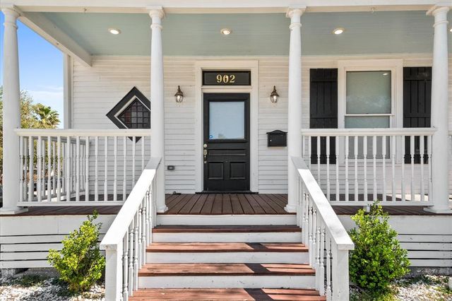 902 9th Street, Galveston, TX 77550