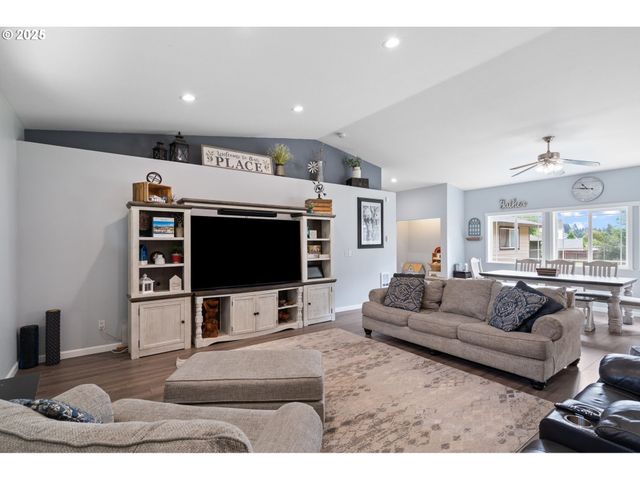 2010 Ne 111TH Ct, Vancouver, WA 98684
