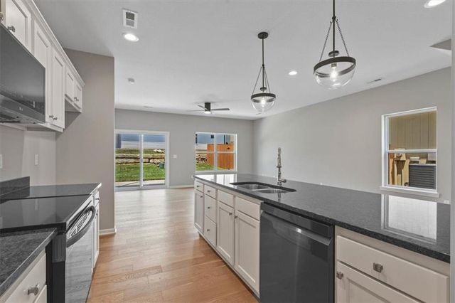 7808 NW 122nd Street, Kansas City, MO 64163