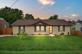 1502 Lawndale St, Fayetteville, TN 37334