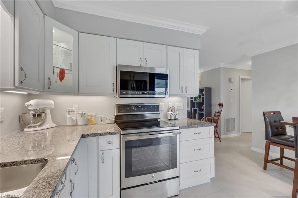 175 Crown DR, NAPLES, FL 34110 — photo 4