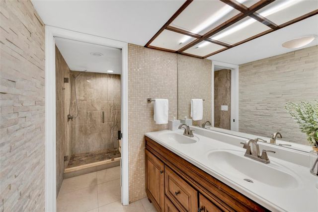 1900 WHISPERING WAY, Tarpon Springs, FL 34689