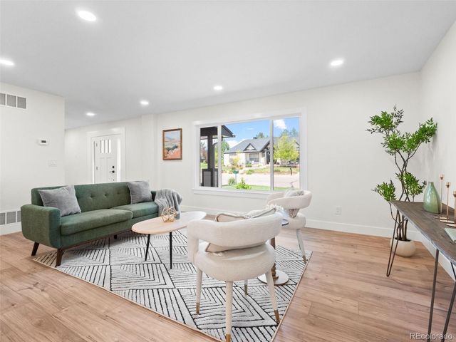 5126 W Freemont, Littleton, CO 80128
