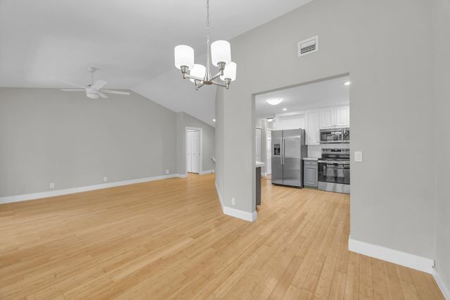 25 Lexington Lane W F, Palm Beach Gardens, FL 33418