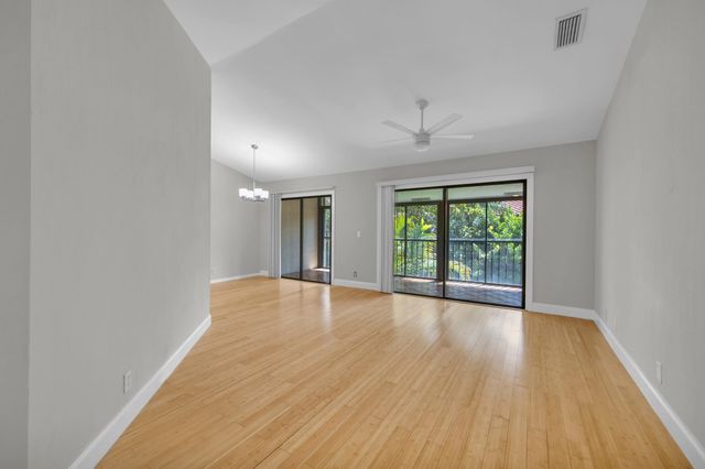25 Lexington Lane W F, Palm Beach Gardens, FL 33418