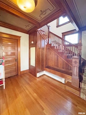 401 SW CROSS Street, Mt Sterling, IL 62353