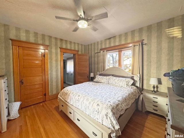 401 SW CROSS Street, Mt Sterling, IL 62353