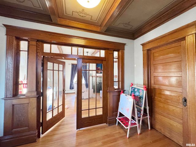 401 SW CROSS Street, Mt Sterling, IL 62353