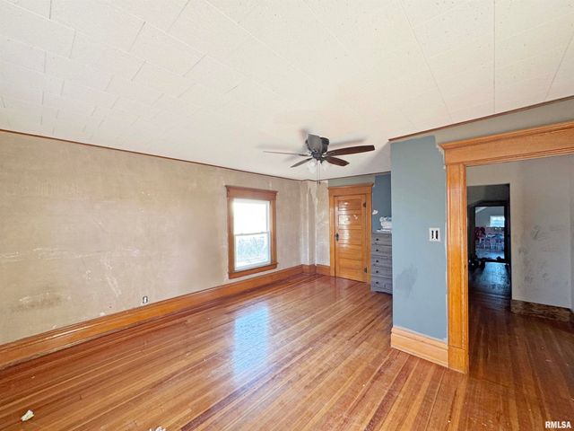 401 SW CROSS Street, Mt Sterling, IL 62353