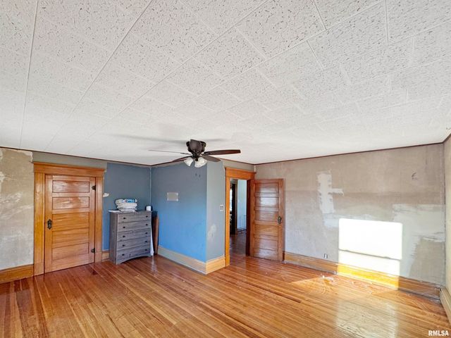 401 SW CROSS Street, Mt Sterling, IL 62353