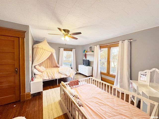 401 SW CROSS Street, Mt Sterling, IL 62353