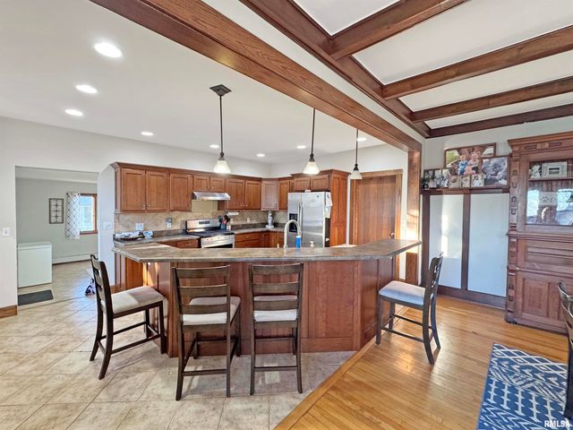 401 SW CROSS Street, Mt Sterling, IL 62353