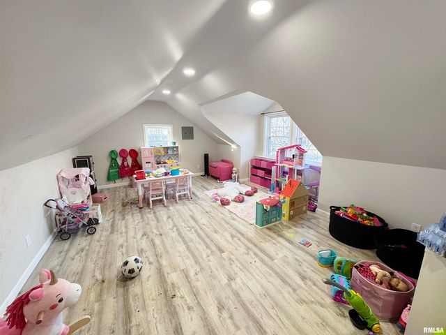 401 SW CROSS Street, Mt Sterling, IL 62353