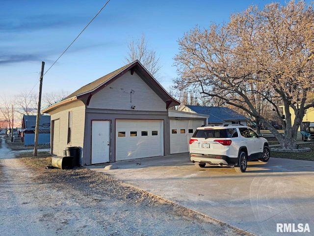 401 SW CROSS Street, Mt Sterling, IL 62353