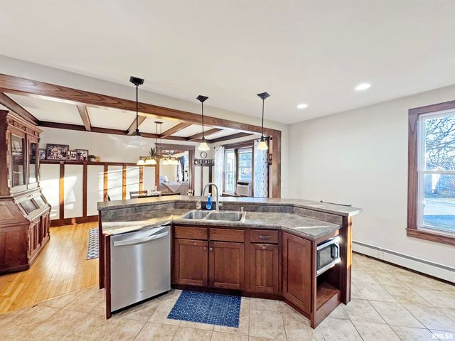 401 SW CROSS Street, Mt Sterling, IL 62353