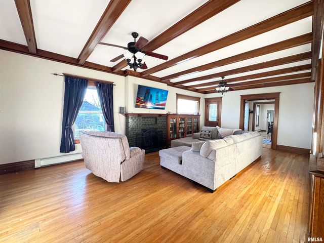 401 SW CROSS Street, Mt Sterling, IL 62353