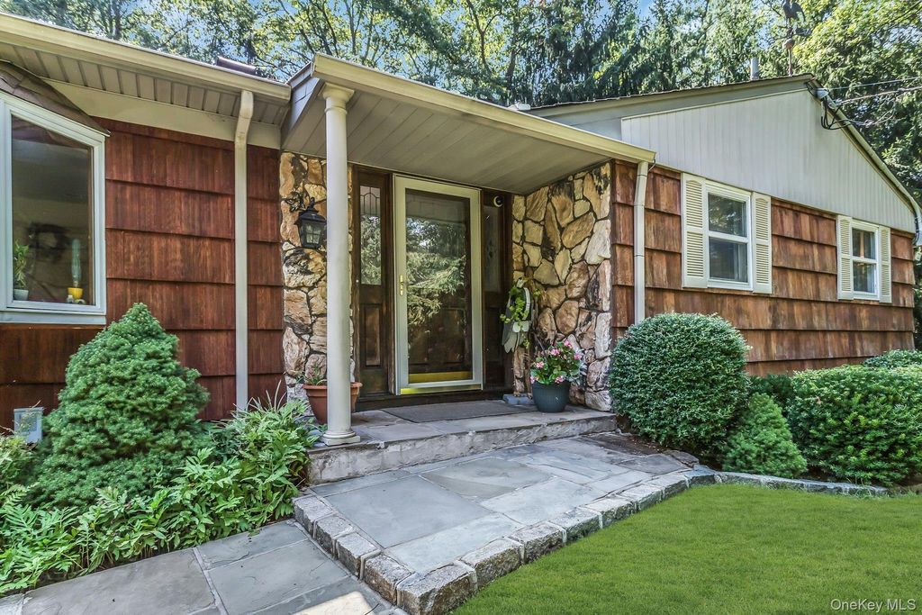 188 Daly Road, East Northport, NY 11731 — photo 4