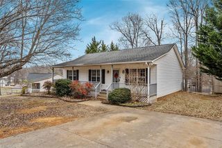113 Falling Creek Drive, Thomasville, NC 27360