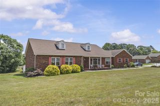 107 Twin Lakes Drive, Statesville, NC 28625