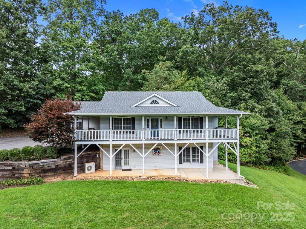 214 Noland Downs Road, Waynesville, NC 28785
