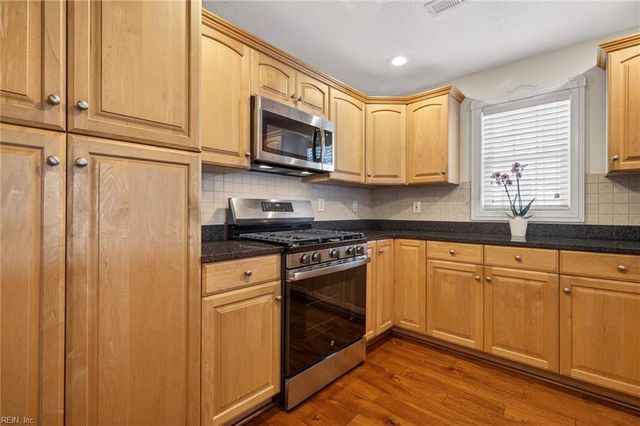 2140 Vista Cir Apt 403, Virginia Beach, VA 23451