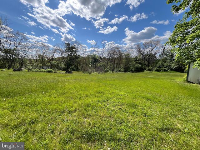 1390 WAGGONERS GAP RD, Carlisle, PA 17013