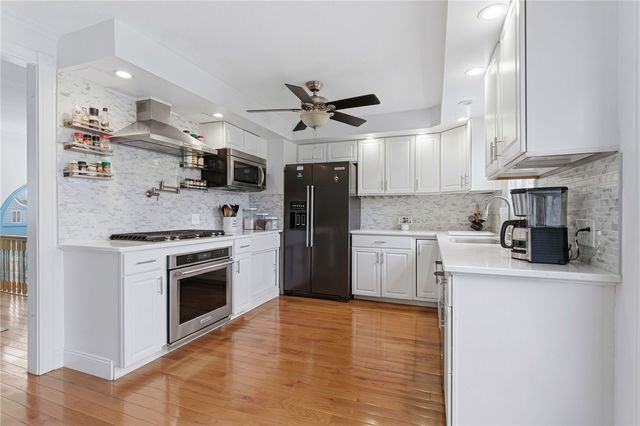 20 Stewart Street, Warwick, RI 02889