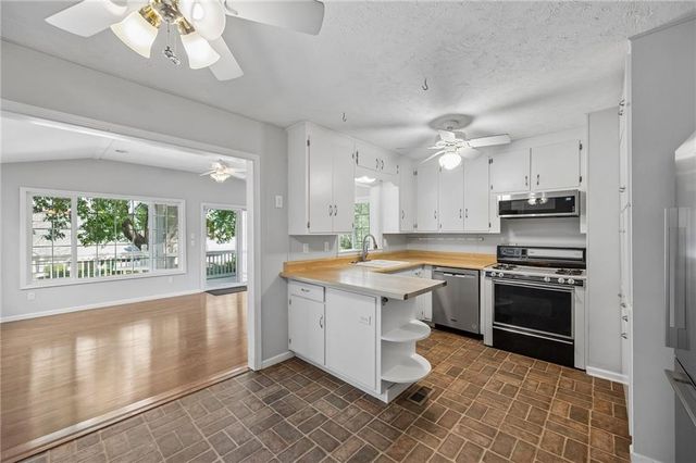 11318 W 66th Terrace, Shawnee, KS 66203