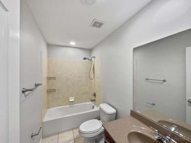 7795 Rock Port Way, West Chester, OH 45069