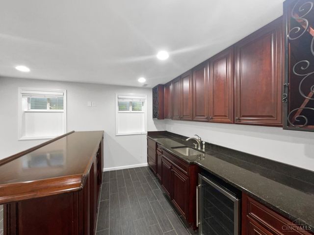 7795 Rock Port Way, West Chester, OH 45069