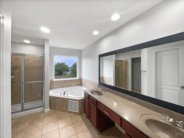 7795 Rock Port Way, West Chester, OH 45069