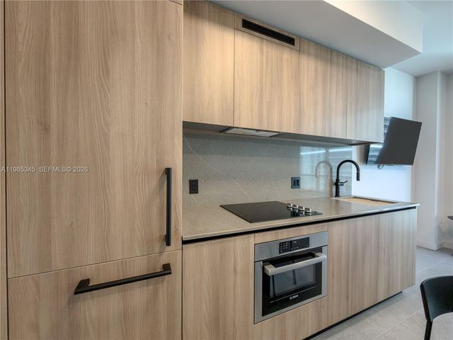 121 NE 5th St 2211, Miami, FL 33132