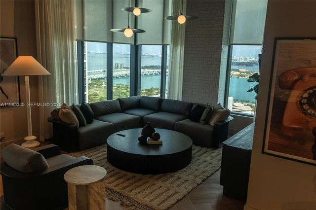 121 NE 5th St 2211, Miami, FL 33132