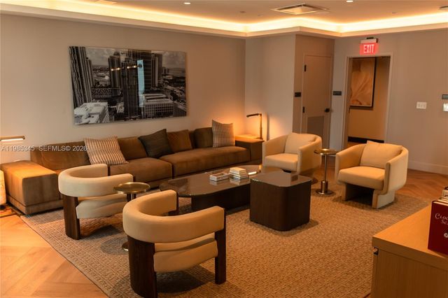 121 NE 5th St 2211, Miami, FL 33132