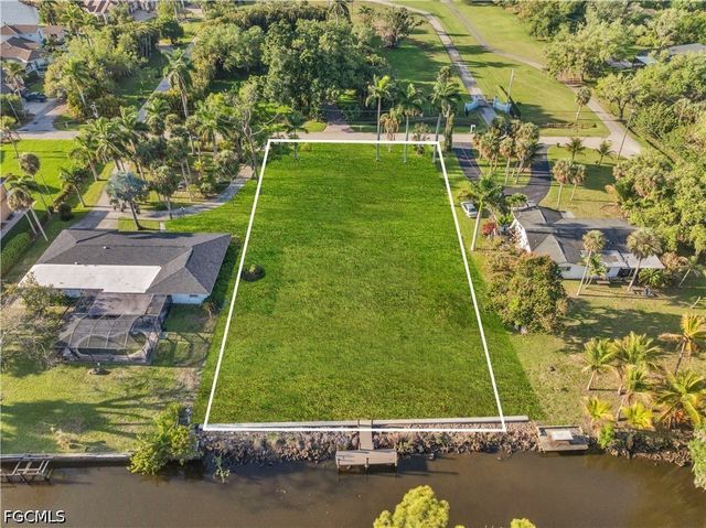 62 Wolcott DR, North Fort Myers, FL 33903