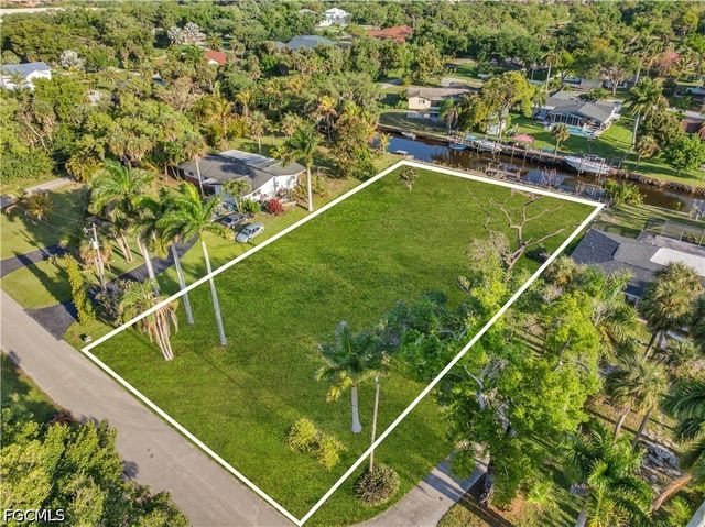 62 Wolcott DR, North Fort Myers, FL 33903