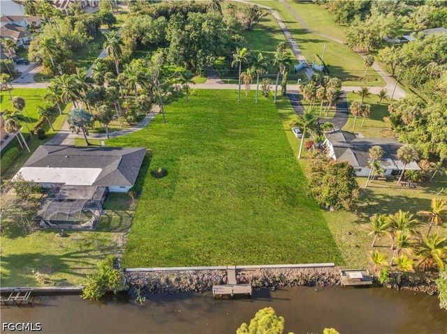 62 Wolcott DR, North Fort Myers, FL 33903