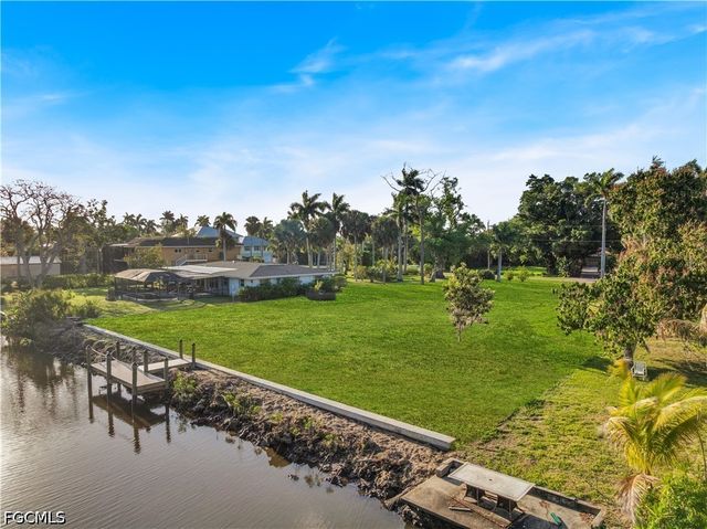 62 Wolcott DR, North Fort Myers, FL 33903