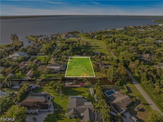 62 Wolcott DR, North Fort Myers, FL 33903