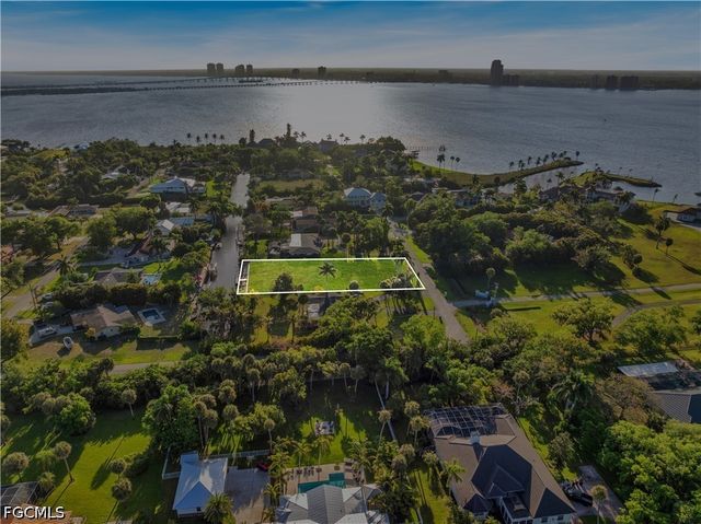 62 Wolcott DR, North Fort Myers, FL 33903