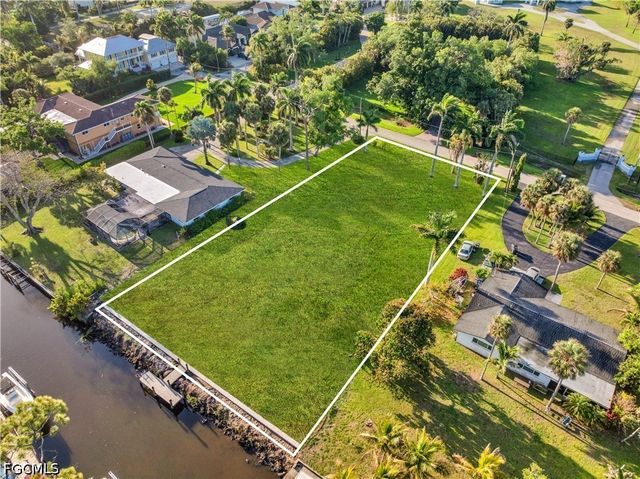 62 Wolcott DR, North Fort Myers, FL 33903