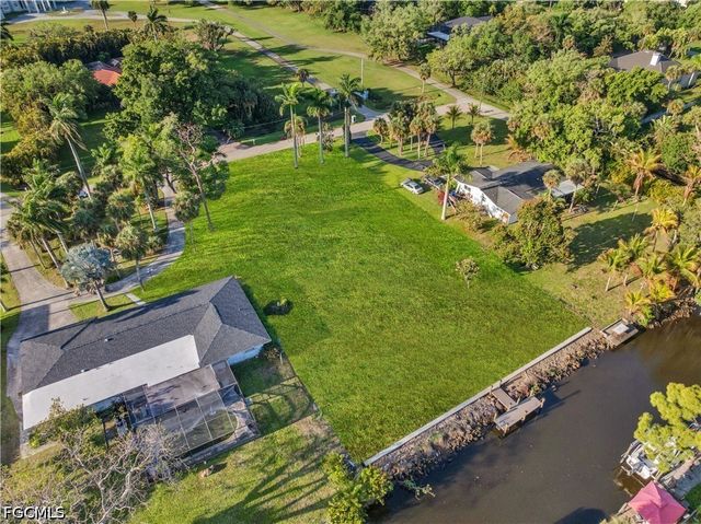 62 Wolcott DR, North Fort Myers, FL 33903